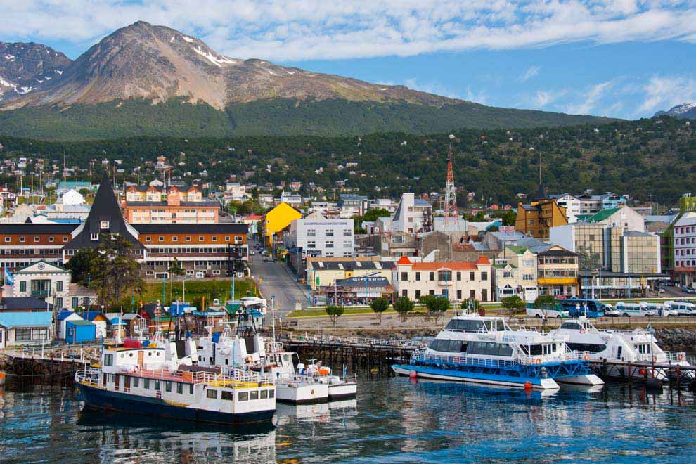 Bateaux au port de la ville d'Ushuaia