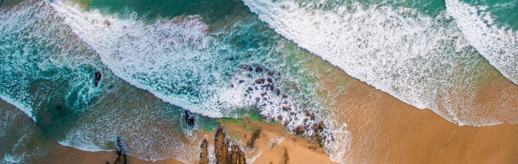 plage vagues eau turquoise Snapper Rocks, Australie