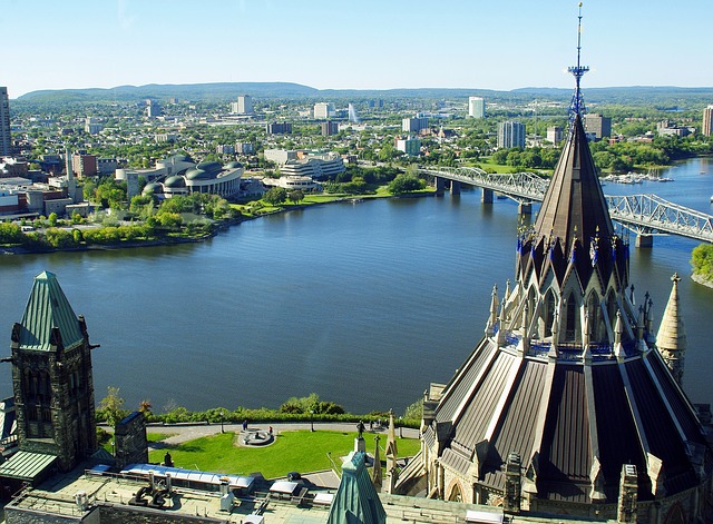 Vue sur Ottawa et le canal Rideau au Canada