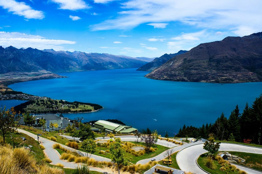 Lake Wakatipi sur l'ile Sud en Nouvelle Zélande
