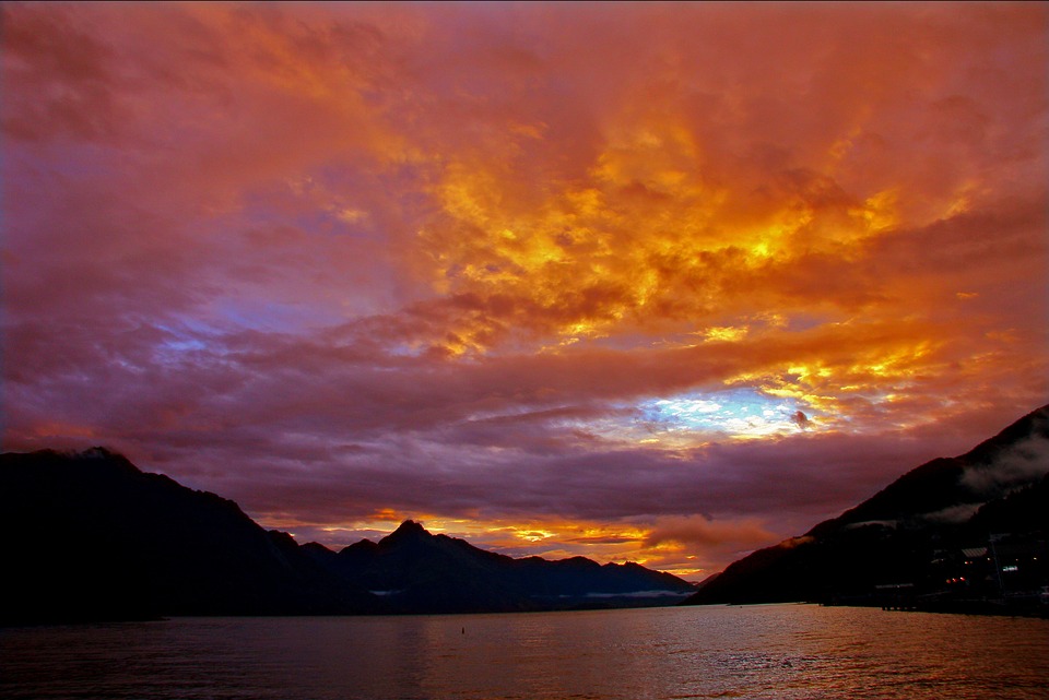 Coucher de soleil sur Queenstown en Nouvelle Zélande