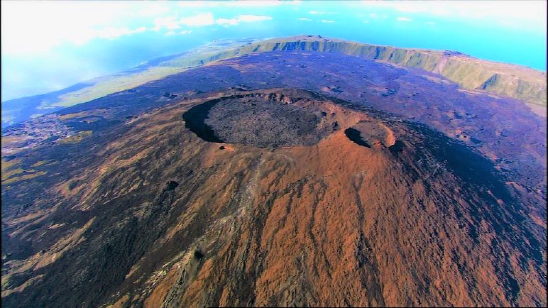 Cratère du piton de La Fournaise à La Réunion