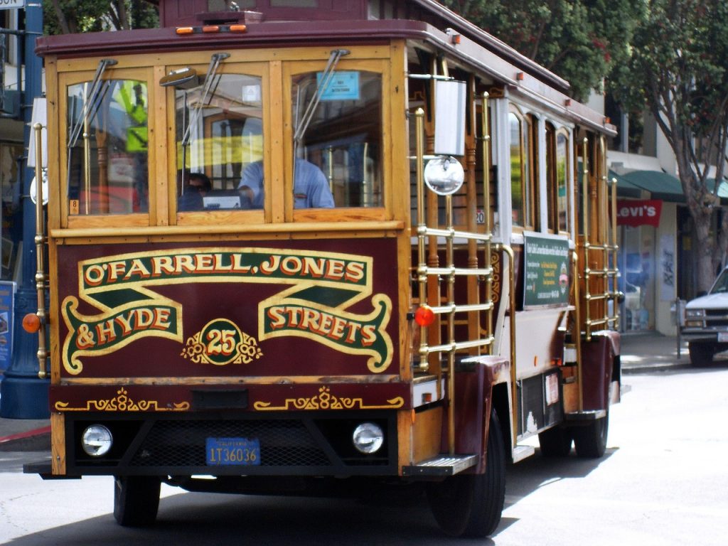 Bus coloré à San Francisco en Californie