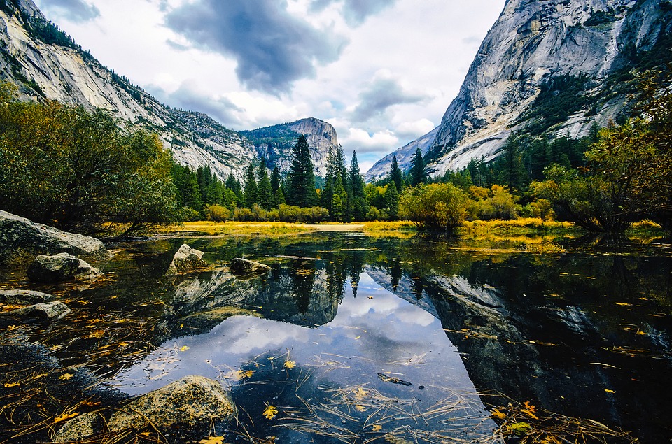 Lac au Yosemite Park en Californie