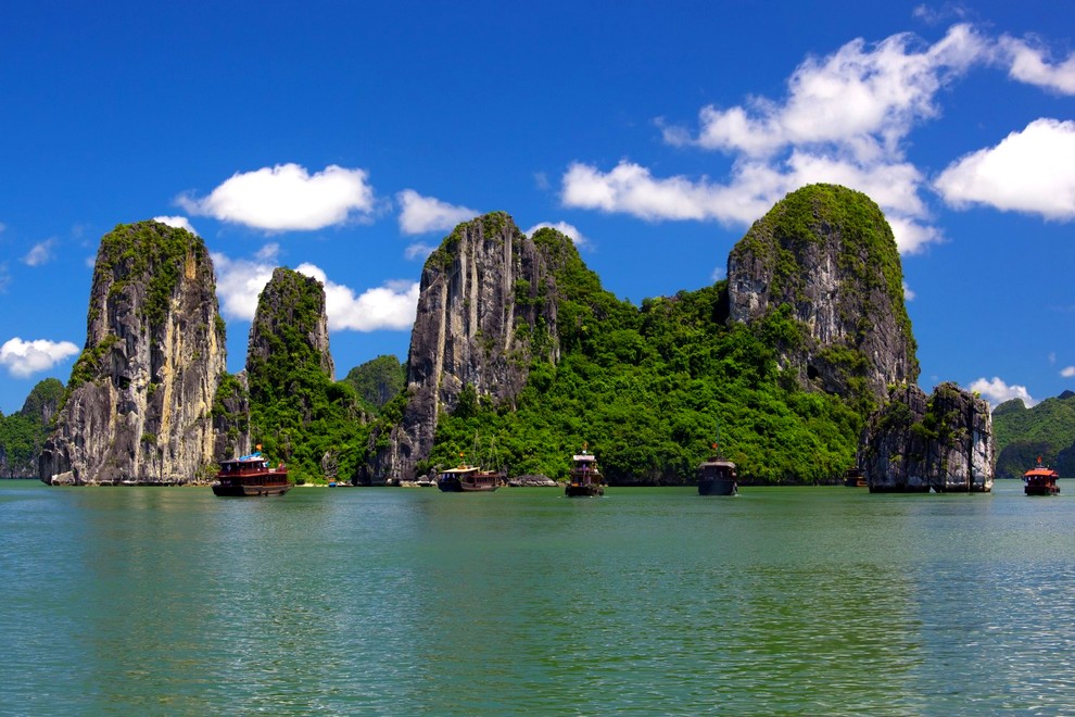 Bateaux dans la Baie d'Halong au Vietnam