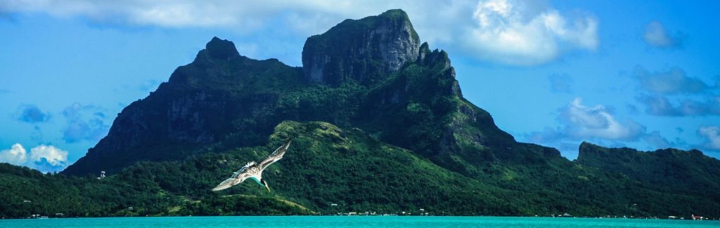 Montagnes de Bora-Bora en Polynésie