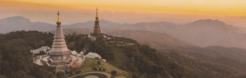 Temple de Ban Luang au couché de soleil