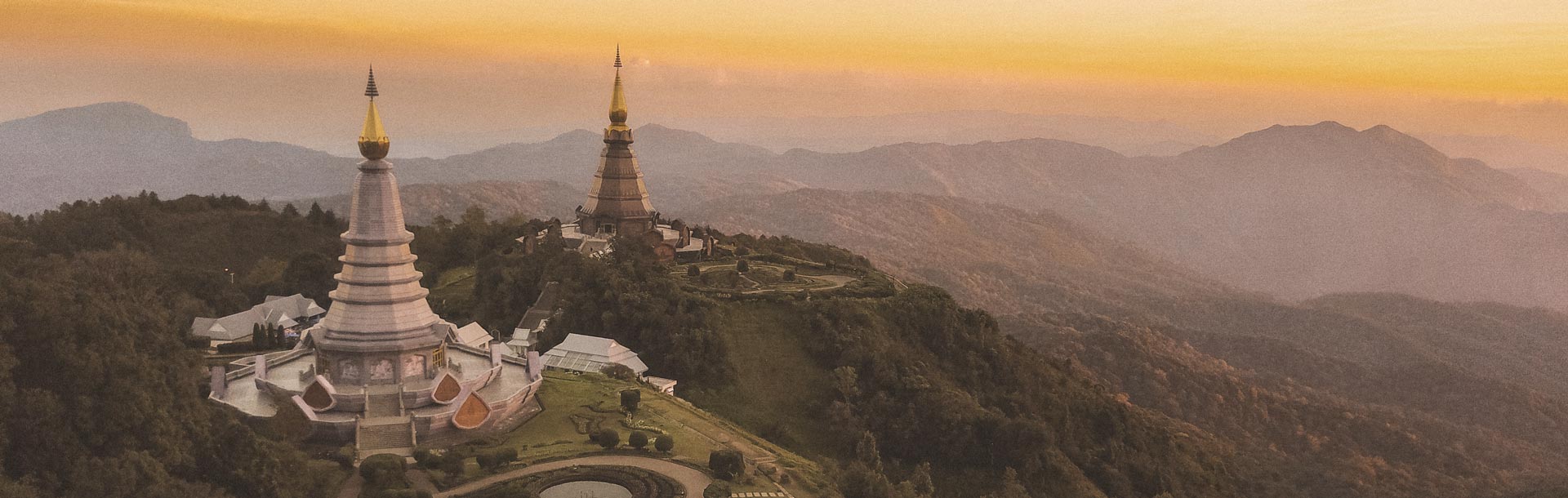 Temple de Ban Luang au couché de soleil