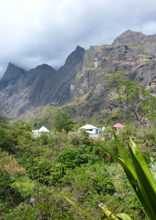 reliefs escarpés et végétation luxuriante, Ile de La Réunion