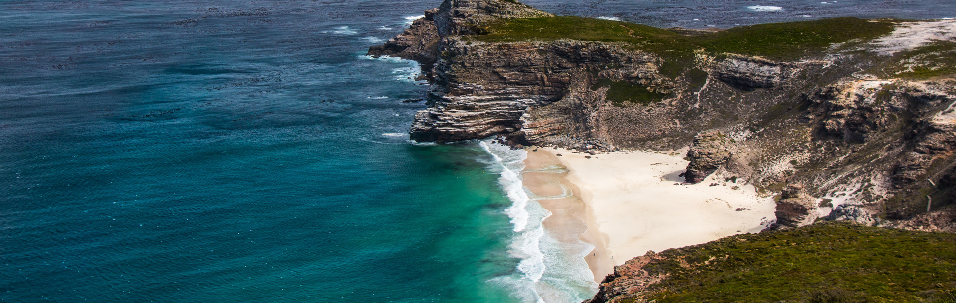 plage bordée de montagnes à Cape Town Le Cap, Afrique du Sud