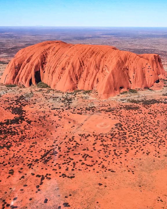 🪃 Le mont Uluru, aussi connu sous le nom d’Ayers Rock, est le rocher géant emblématique…