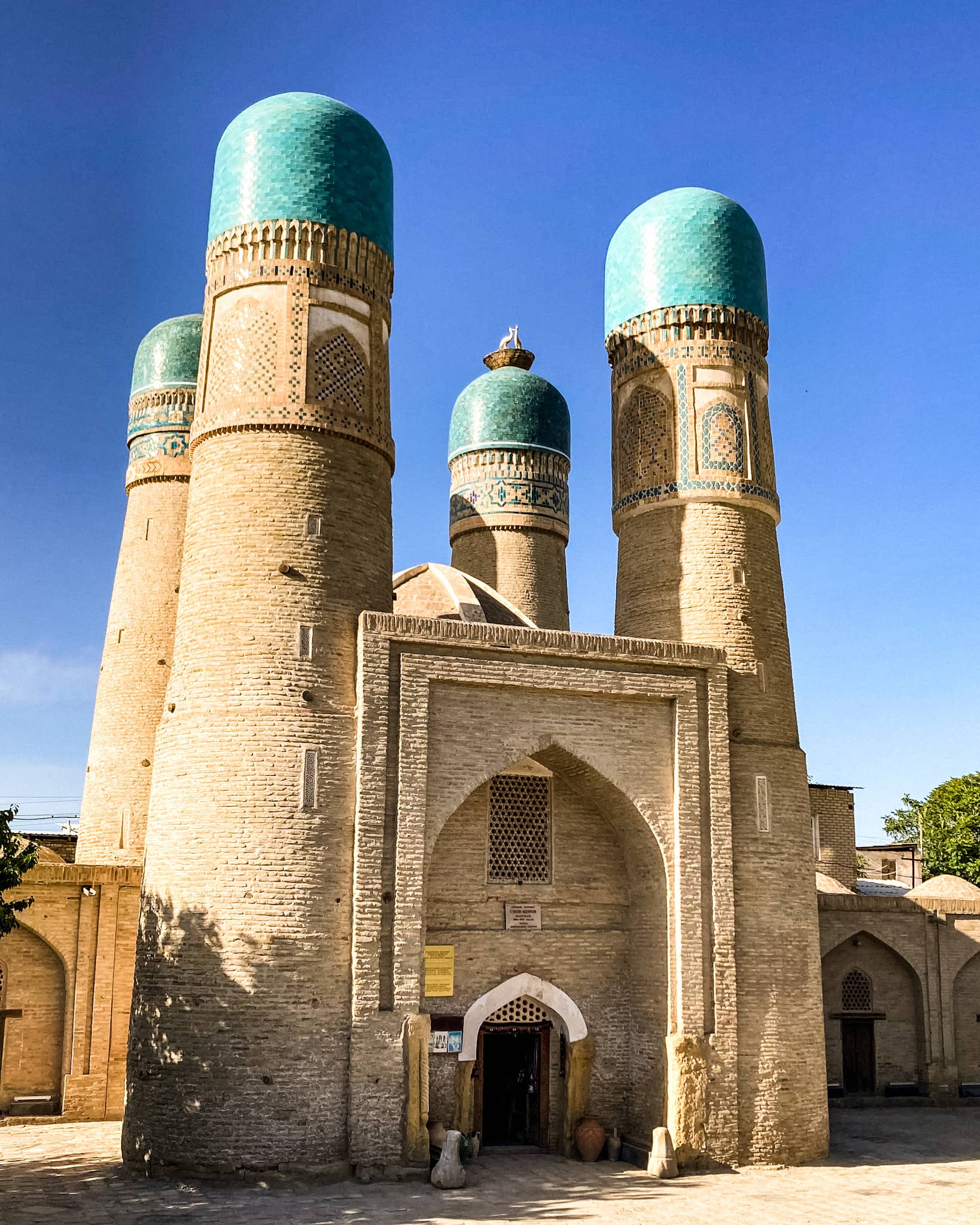 4 minarets de Tchor Minor, avec coupoles turquoises