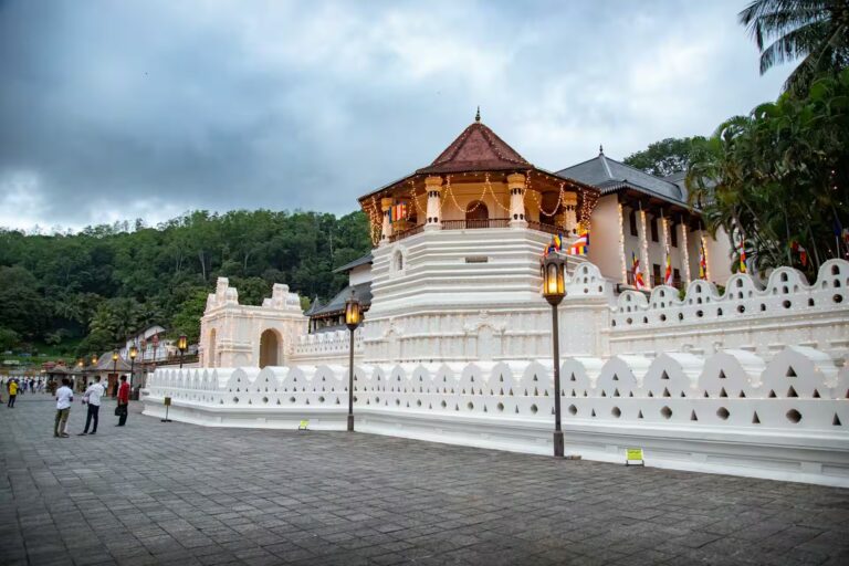 Façade du temple de la dent, Kandy, Sri Lanka