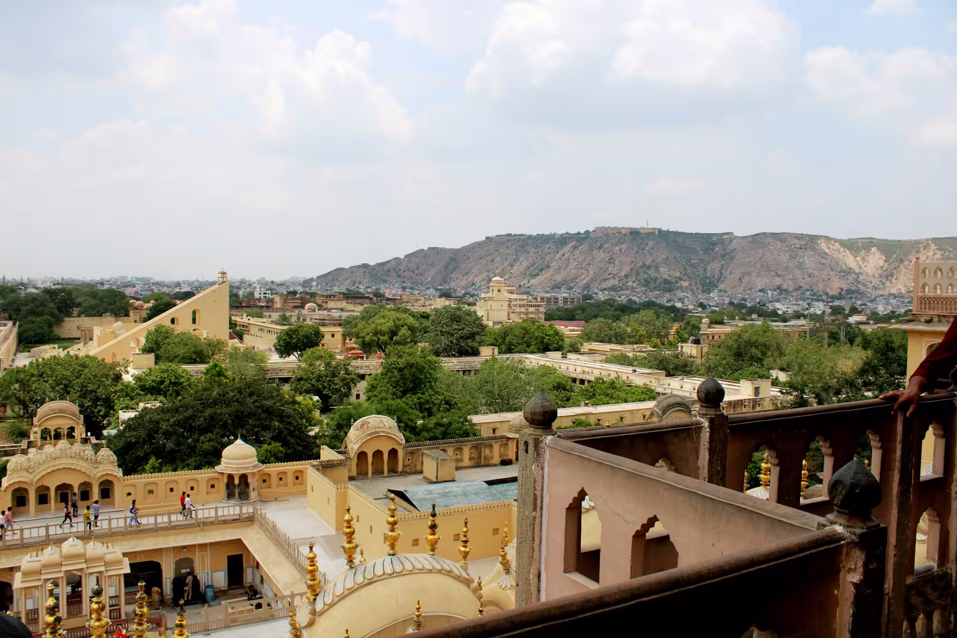 Scène de rue animée à Jaipur, la ville rose du Rajasthan