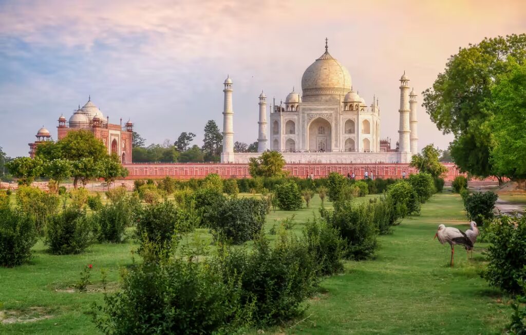 Taj Mahal Agra au coucher du soleil vu du jardin de Mehtab Bagh, Inde du Nord