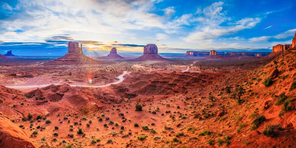 panorama de monument valley au coucher de soleil, Amérique de l'ouest