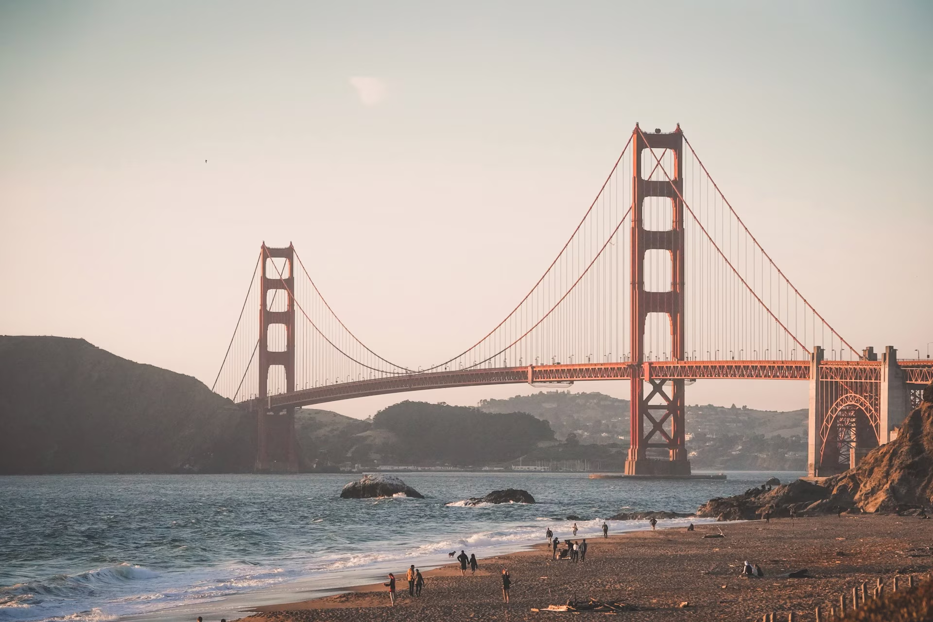Vue depuis la plage du Golden Gate Bridge, San Francisco, Amérique de l'ouest