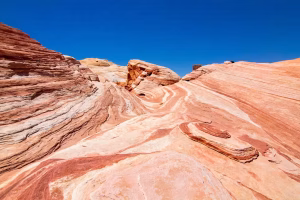 Fire of Wave rocher de grès rouge dans le Valley of Fire State Park, Amérique de l'Ouest