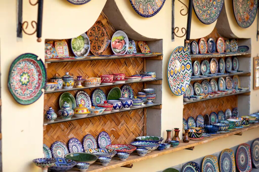 Assiettes plates et céramique, Ouzbékistan