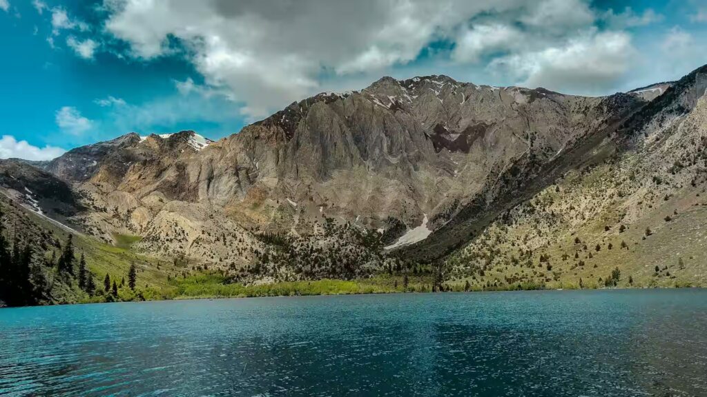Eau, montagnes et verdure