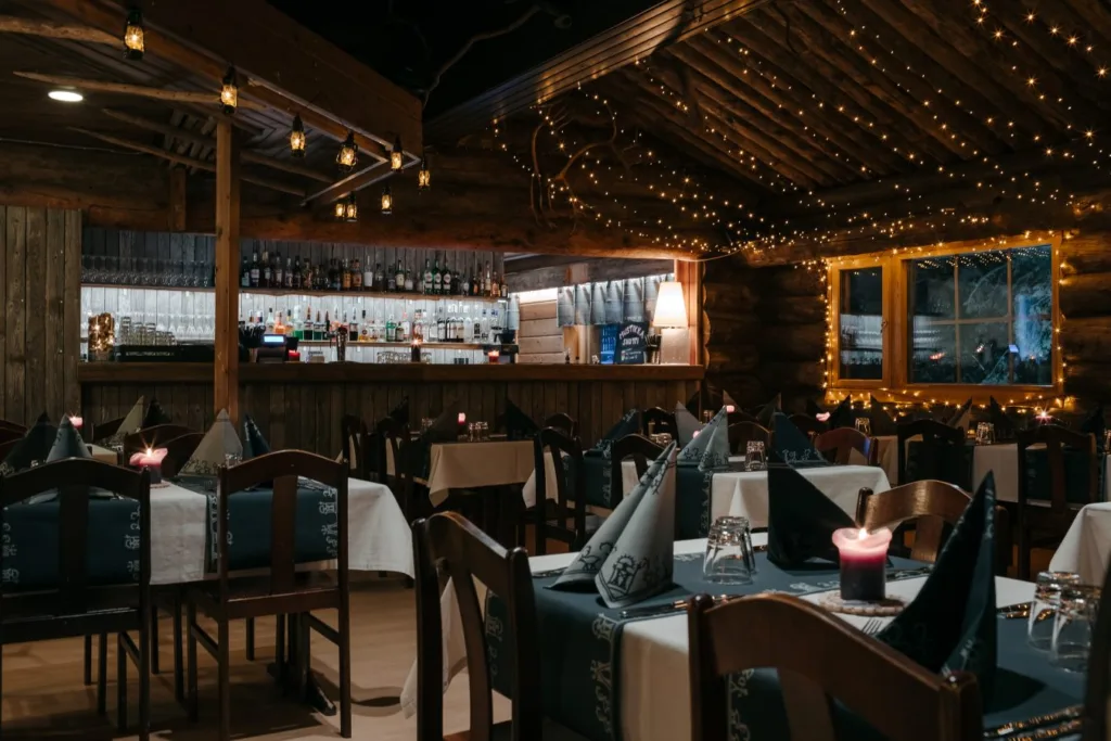 Un des restaurants de l'hôtel, Club Scanditours Luosto, Laponie, Finlande