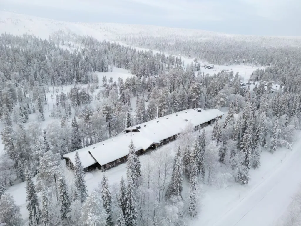 Vue aérienne de l'hôtel, Club Scanditours Luosto, Laponie, Finlande