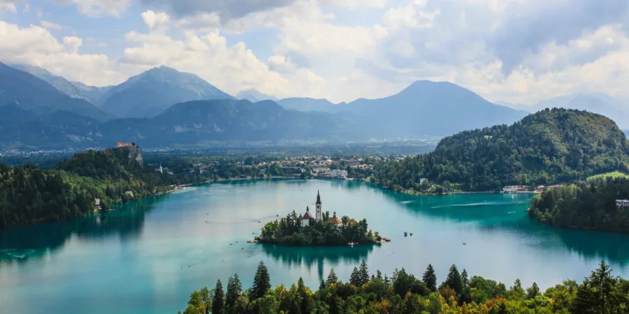 eglise de lile de lake bled en slovenie 34RmaD